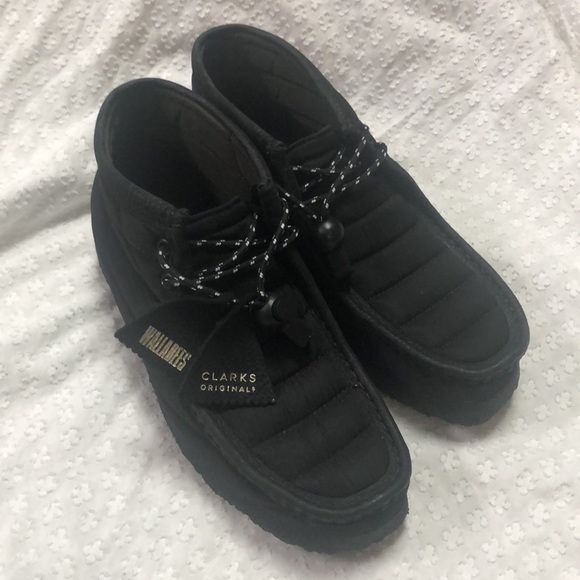 Clarks Wallabee Black Quilted Boots size 10 - Picture 5 of 12